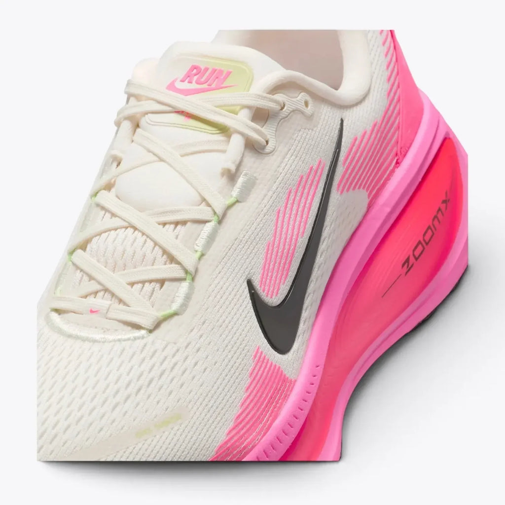 Nike Vomero 18 Running Shoes – Sail / Hyper Pink IB7315-100