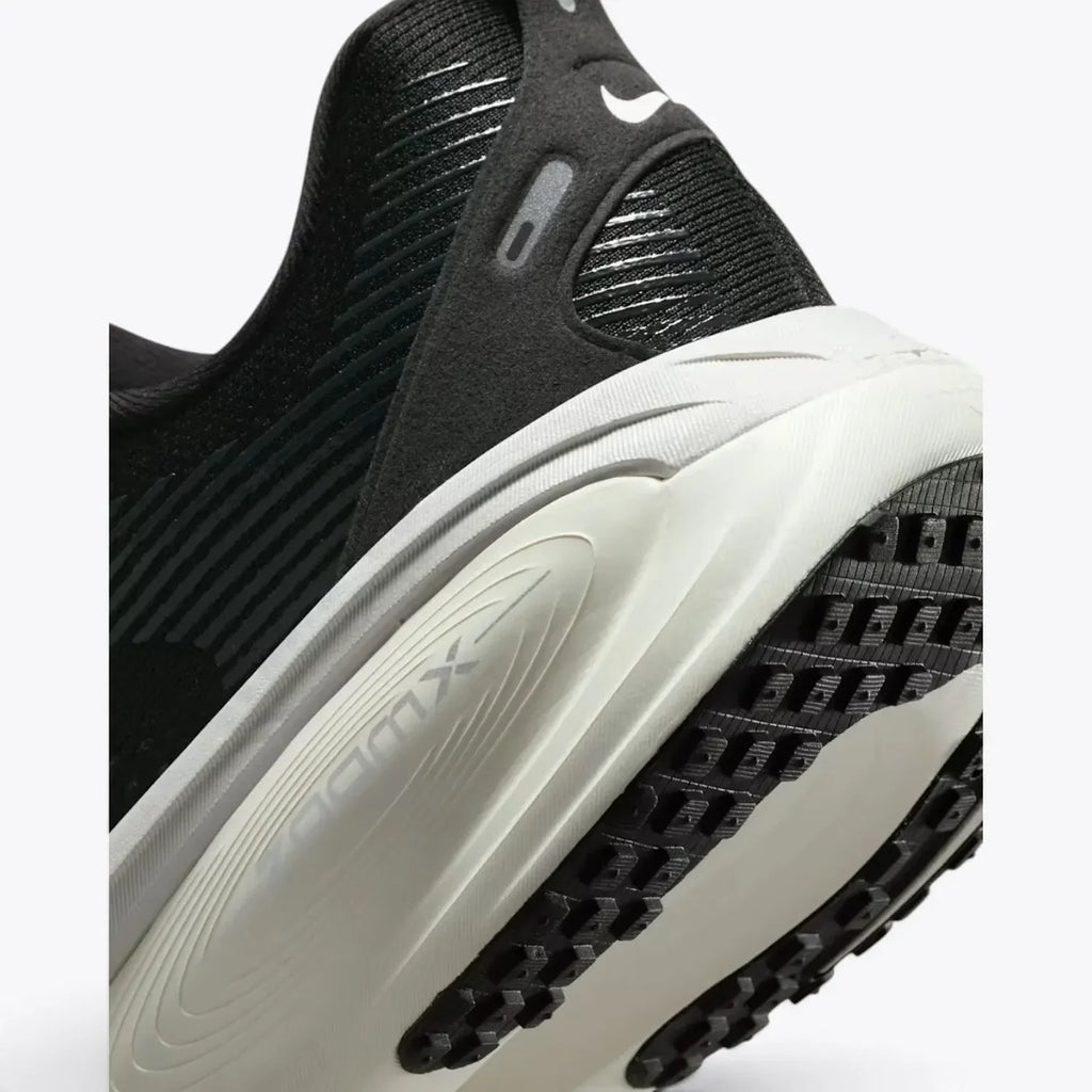 Nike Vomero 18 Running Shoes – White / Black HM6803-007
