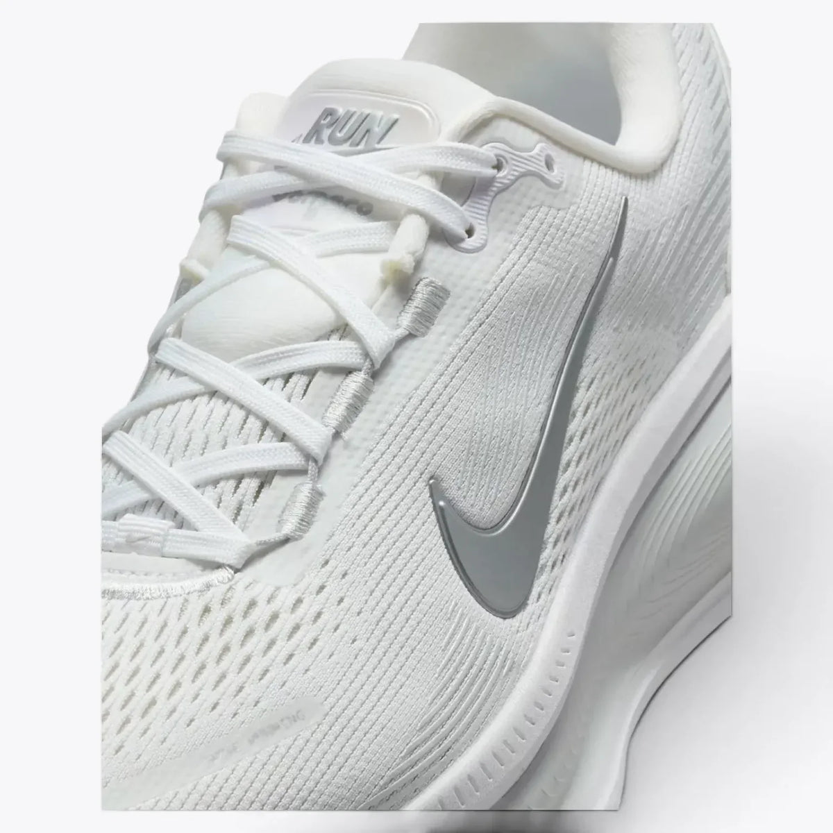 Nike Vomero 18 Running Shoes – White / Metallic Silver / Photon Dust HM6804-104