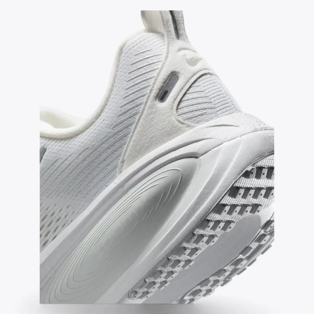 Nike Vomero 18 Running Shoes – White / Metallic Silver / Photon Dust HM6804-104
